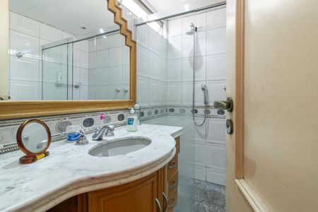 Apartamento à venda com 137m², 3 quartos e 1 vagaBanheiro da Suíte