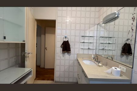 Apartamento à venda com 245m², 3 quartos e 1 vagaBanheiro da Suíte