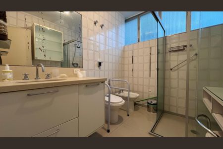 Apartamento à venda com 245m², 3 quartos e 1 vagaBanheiro da Suíte