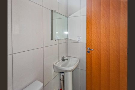 Banheiro de kitnet/studio para alugar com 1 quarto, 26m² em Vila Cruz das Almas, São Paulo