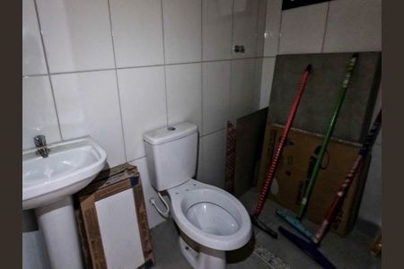 Banheiro de kitnet/studio para alugar com 1 quarto, 26m² em Vila Cruz das Almas, São Paulo