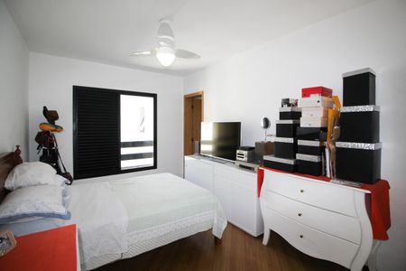Apartamento à venda com 296m², 4 quartos e 2 vagas Apartamento à venda com 296m², 4 quartos e 2 vagasSuíte 1