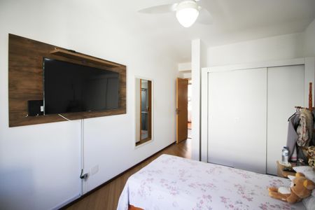 Apartamento à venda com 296m², 4 quartos e 2 vagas Apartamento à venda com 296m², 4 quartos e 2 vagasSuíte 2