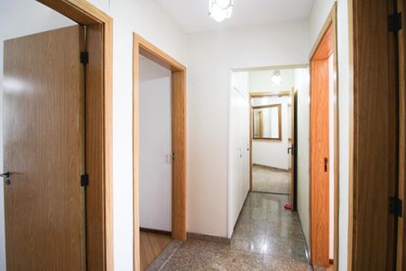 Apartamento à venda com 296m², 4 quartos e 2 vagas Apartamento à venda com 296m², 4 quartos e 2 vagasCorredor