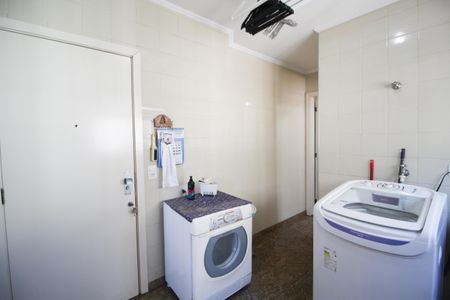 Apartamento à venda com 296m², 4 quartos e 2 vagas Apartamento à venda com 296m², 4 quartos e 2 vagasÁrea de Serviço