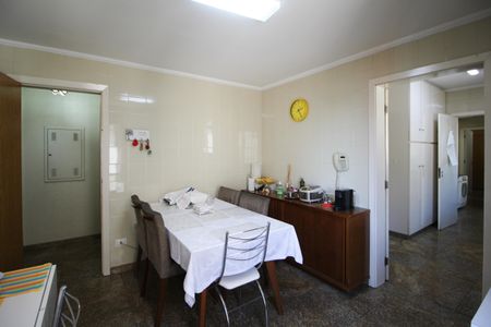 Apartamento à venda com 296m², 4 quartos e 2 vagas Apartamento à venda com 296m², 4 quartos e 2 vagasCopa