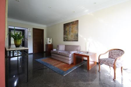 Apartamento à venda com 296m², 4 quartos e 2 vagas Apartamento à venda com 296m², 4 quartos e 2 vagasHall