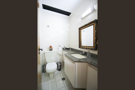 Apartamento à venda com 296m², 4 quartos e 2 vagas Apartamento à venda com 296m², 4 quartos e 2 vagasLavabo