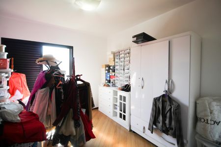 Apartamento à venda com 296m², 4 quartos e 2 vagas Apartamento à venda com 296m², 4 quartos e 2 vagasQuarto 2