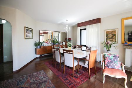 Apartamento à venda com 296m², 4 quartos e 2 vagas Apartamento à venda com 296m², 4 quartos e 2 vagasSala