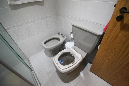 Apartamento à venda com 296m², 4 quartos e 2 vagas Apartamento à venda com 296m², 4 quartos e 2 vagasBanheiro da Suíte 2