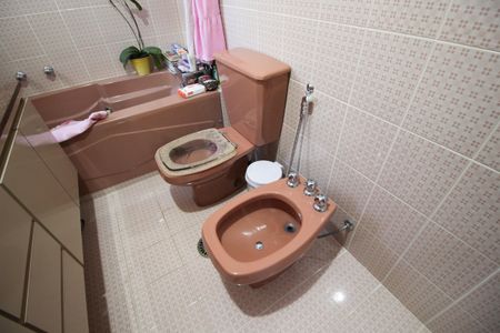 Apartamento à venda com 296m², 4 quartos e 2 vagas Apartamento à venda com 296m², 4 quartos e 2 vagasBanheiro da Suíte 1