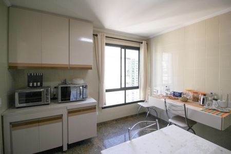 Apartamento à venda com 296m², 4 quartos e 2 vagas Apartamento à venda com 296m², 4 quartos e 2 vagasCopa