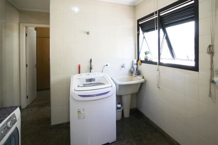 Apartamento à venda com 296m², 4 quartos e 2 vagas Apartamento à venda com 296m², 4 quartos e 2 vagasÁrea de Serviço