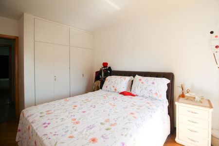 Apartamento à venda com 296m², 4 quartos e 2 vagas Apartamento à venda com 296m², 4 quartos e 2 vagasQuarto 1