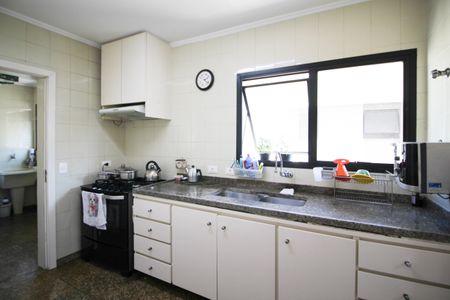 Apartamento à venda com 296m², 4 quartos e 2 vagas Apartamento à venda com 296m², 4 quartos e 2 vagasCozinha