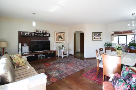 Apartamento à venda com 296m², 4 quartos e 2 vagas Apartamento à venda com 296m², 4 quartos e 2 vagasSala