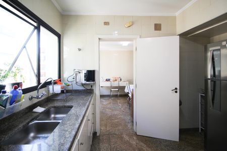 Apartamento à venda com 296m², 4 quartos e 2 vagas Apartamento à venda com 296m², 4 quartos e 2 vagasCozinha