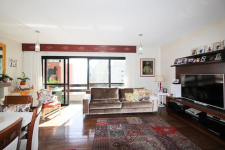 Apartamento à venda com 296m², 4 quartos e 2 vagas Apartamento à venda com 296m², 4 quartos e 2 vagasSala