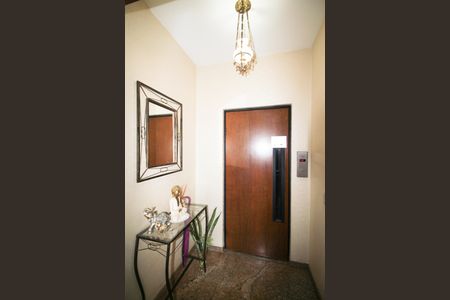 Apartamento à venda com 296m², 4 quartos e 2 vagas Apartamento à venda com 296m², 4 quartos e 2 vagasHall