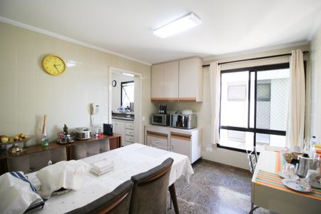 Apartamento à venda com 296m², 4 quartos e 2 vagas Apartamento à venda com 296m², 4 quartos e 2 vagasCopa