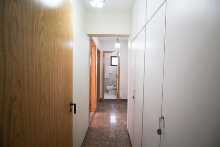 Apartamento à venda com 296m², 4 quartos e 2 vagas Apartamento à venda com 296m², 4 quartos e 2 vagasCorredor