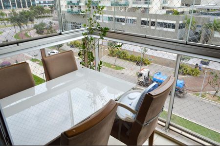 Apartamento à venda com 63m², 1 quarto e 1 vaga Apartamento à venda com 63m², 1 quarto e 1 vagaVaranda