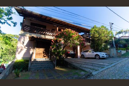 Casa de condomínio à venda com 367m², 4 quartos e 4 vagasFachada