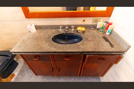 Casa de condomínio à venda com 367m², 4 quartos e 4 vagasBanheiro Social