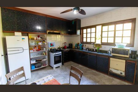 Casa de condomínio à venda com 367m², 4 quartos e 4 vagasCozinha