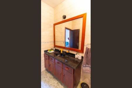 Casa de condomínio à venda com 367m², 4 quartos e 4 vagasBanheiro Social