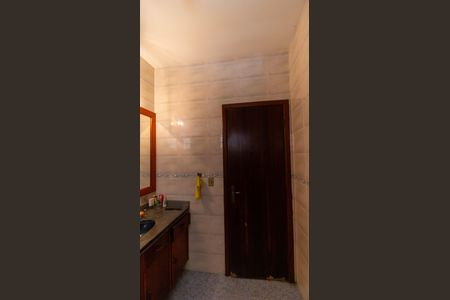 Casa de condomínio à venda com 367m², 4 quartos e 4 vagasBanheiro Social