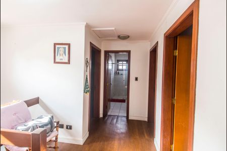 Casa de condomínio à venda com 565m², 4 quartos e 5 vagas Casa de condomínio à venda com 565m², 4 quartos e 5 vagasCorredor