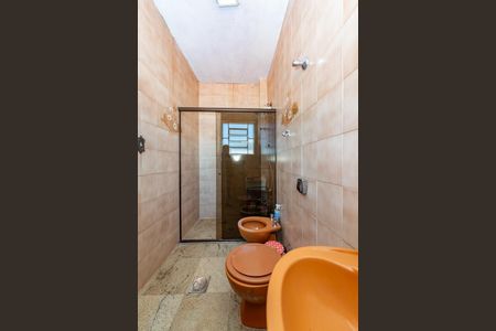 Apartamento para alugar com 300m², 4 quartos e 3 vagas Apartamento para alugar com 300m², 4 quartos e 3 vagasBanheiro da Suíte 2