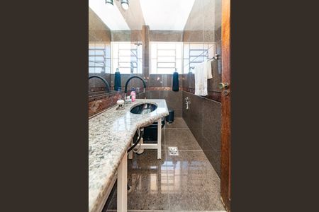 Apartamento para alugar com 300m², 4 quartos e 3 vagas Apartamento para alugar com 300m², 4 quartos e 3 vagasBanheiro Social