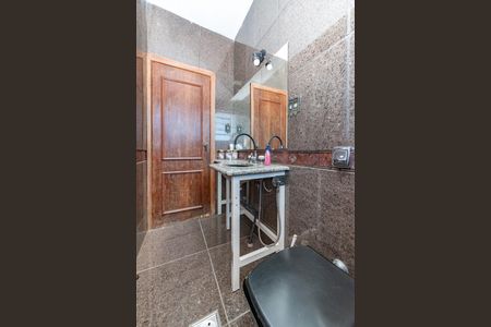 Apartamento para alugar com 300m², 4 quartos e 3 vagas Apartamento para alugar com 300m², 4 quartos e 3 vagasBanheiro Social