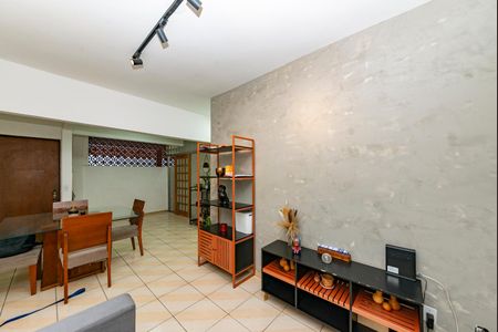 Apartamento para alugar com 65m², 2 quartos e 1 vaga Apartamento para alugar com 65m², 2 quartos e 1 vagaSala