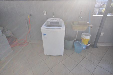 Casa à venda com 240m², 3 quartos e 2 vagasÁrea de Serviço