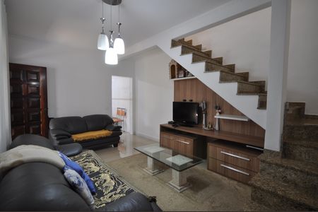 Casa à venda com 240m², 3 quartos e 2 vagasSala