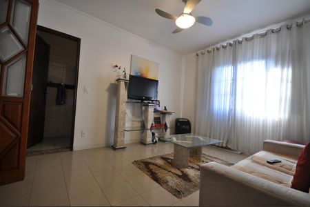 Casa à venda com 240m², 3 quartos e 2 vagasSala de TV