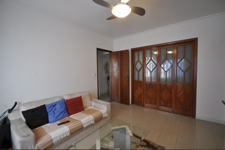 Casa à venda com 240m², 3 quartos e 2 vagasSala de TV