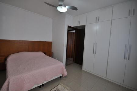 Casa à venda com 240m², 3 quartos e 2 vagasSuíte