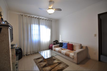 Casa à venda com 240m², 3 quartos e 2 vagasSala de TV