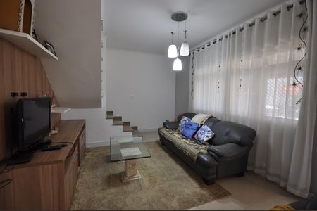 Casa à venda com 240m², 3 quartos e 2 vagasSala