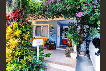 Casa de condomínio à venda com 140m², 4 quartos e 2 vagas Casa de condomínio à venda com 140m², 4 quartos e 2 vagasÁrea externa