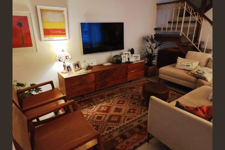 Casa de condomínio à venda com 140m², 4 quartos e 2 vagas Casa de condomínio à venda com 140m², 4 quartos e 2 vagasSala