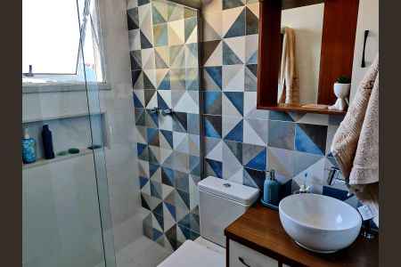 Casa de condomínio à venda com 140m², 4 quartos e 2 vagas Casa de condomínio à venda com 140m², 4 quartos e 2 vagasBanheiro