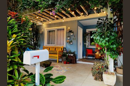 Casa de condomínio à venda com 140m², 4 quartos e 2 vagas Casa de condomínio à venda com 140m², 4 quartos e 2 vagasÁrea externa