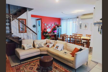 Casa de condomínio à venda com 140m², 4 quartos e 2 vagas Casa de condomínio à venda com 140m², 4 quartos e 2 vagasSala