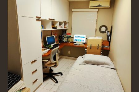 Casa de condomínio à venda com 140m², 4 quartos e 2 vagas Casa de condomínio à venda com 140m², 4 quartos e 2 vagasQuarto